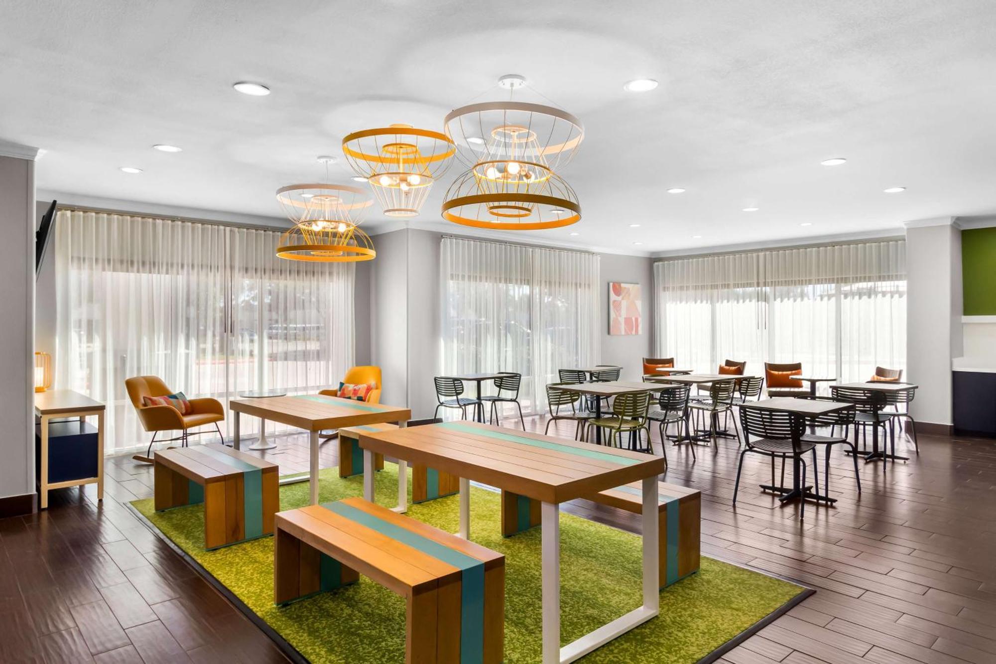 Spark By Hilton Pearland Exterior photo